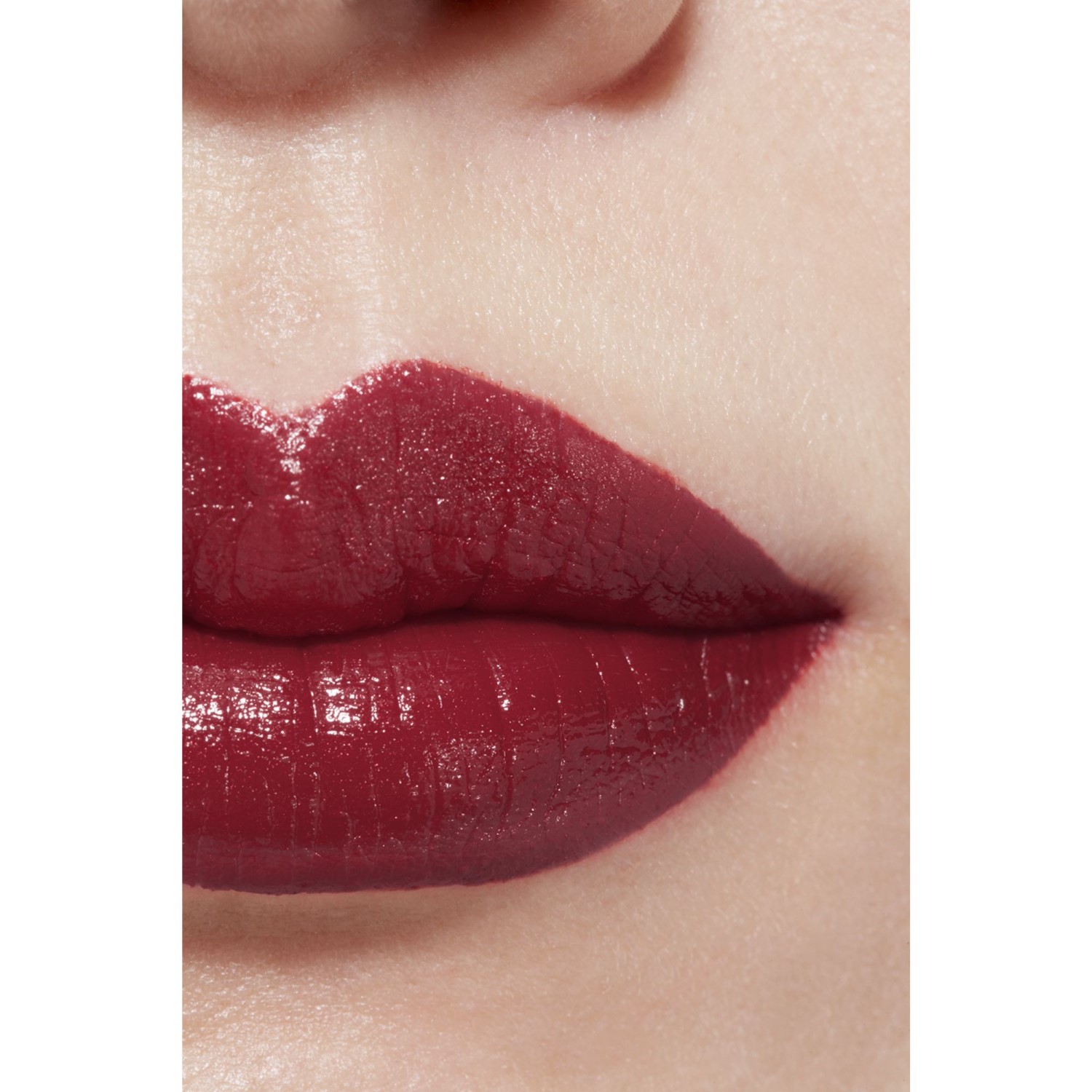 LA BARRA DE LABIOS DE ALTA INTENSIDAD CONCENTRADO DE LUZ Y TRATAMIENTO